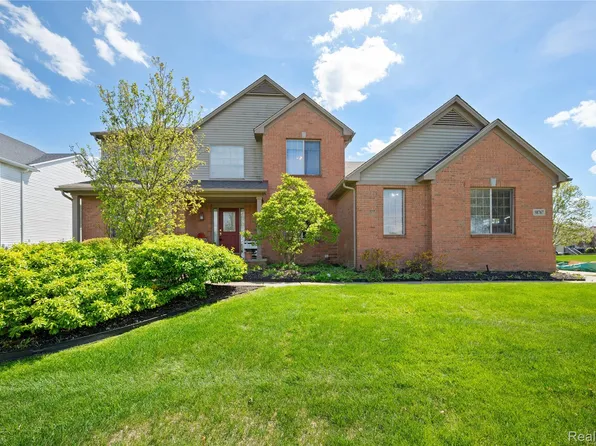 58767 Hunters Ct, South Lyon, MI 48178