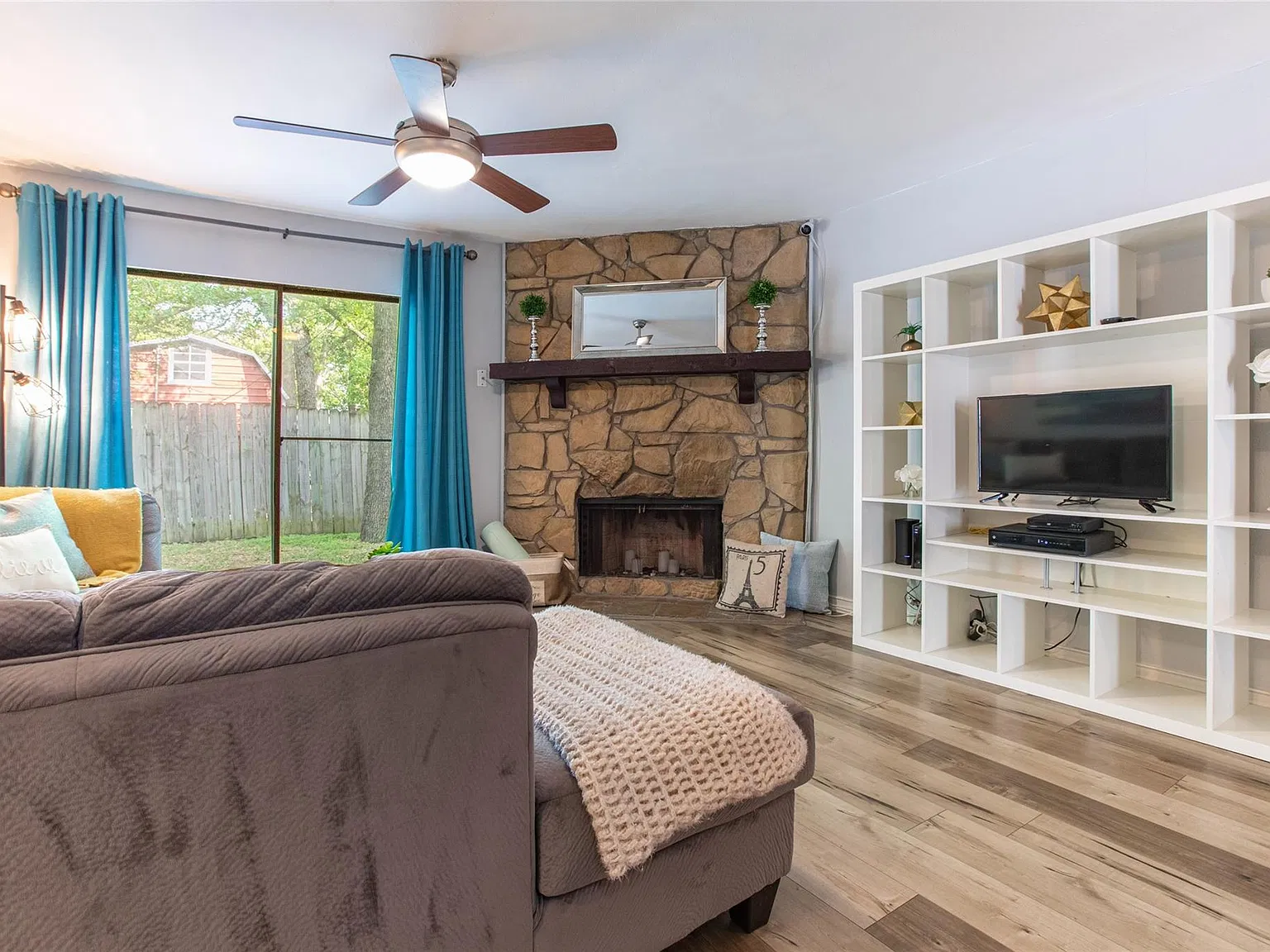 1604 Brentwood Drive - 1604 — Photo 4
