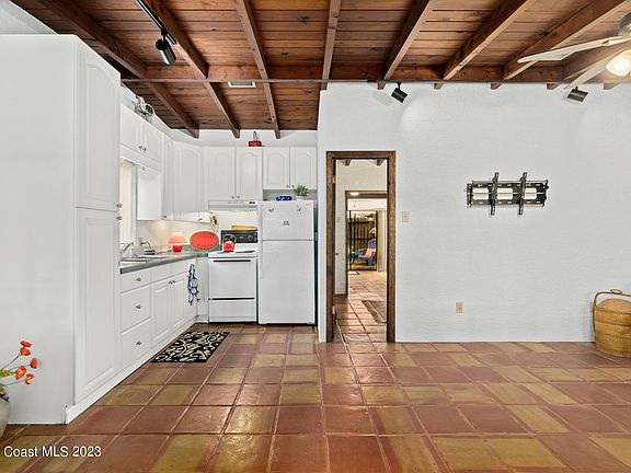 5th image of 408 Harrison Ave APT 4