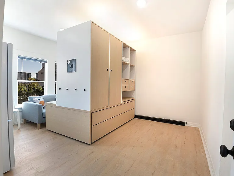 8th Street Studios Near Downtown Los Angeles Move-In Special — Photo 32