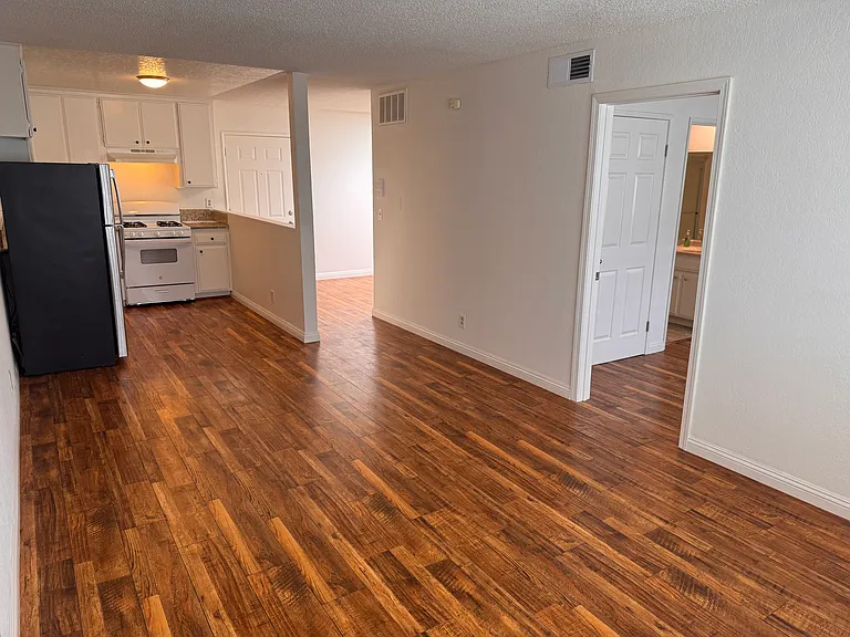 4170 Tujunga Ave — Photo 4