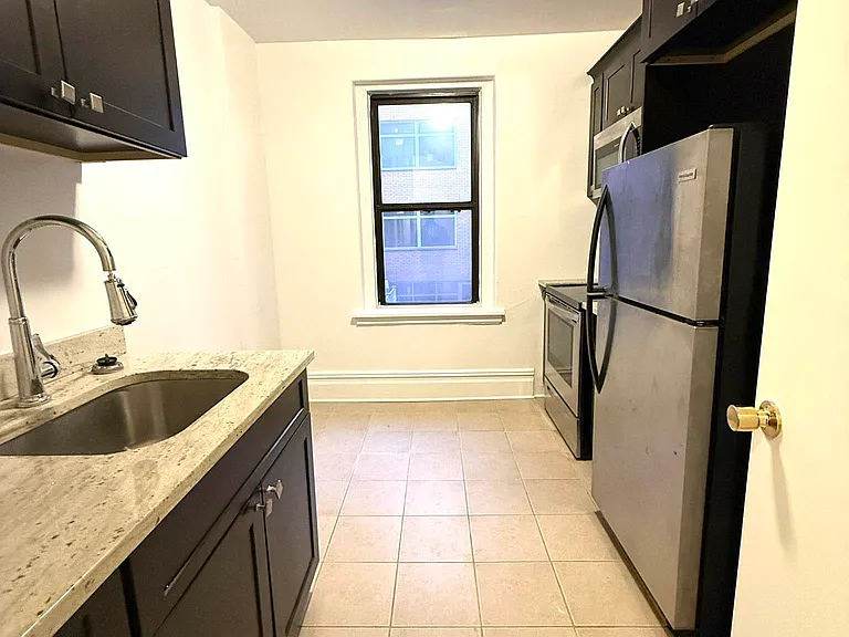 72-25 Austin St #3F — Photo 2