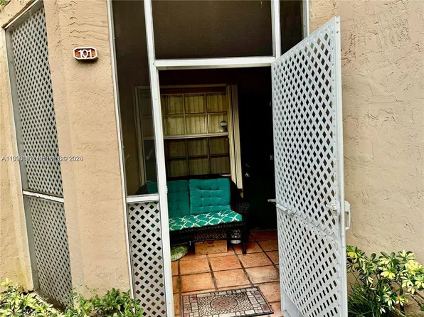 8664 SW 3rd St APT 101, Hollywood, FL 33025