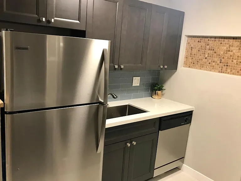 1210 NE 1st Ave #2 — Photo 4