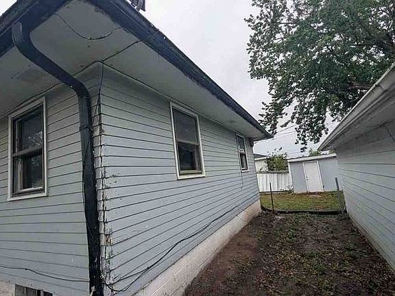 3rd image of 6644 Dudley St