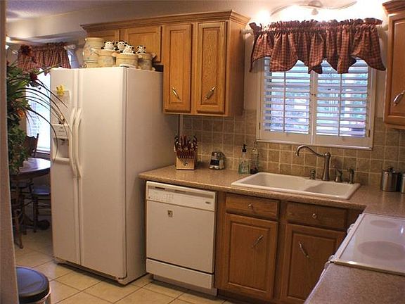 3rd image of 414 Grandview Dr