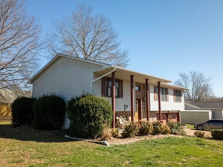1910 Katherine Dr — Photo 6