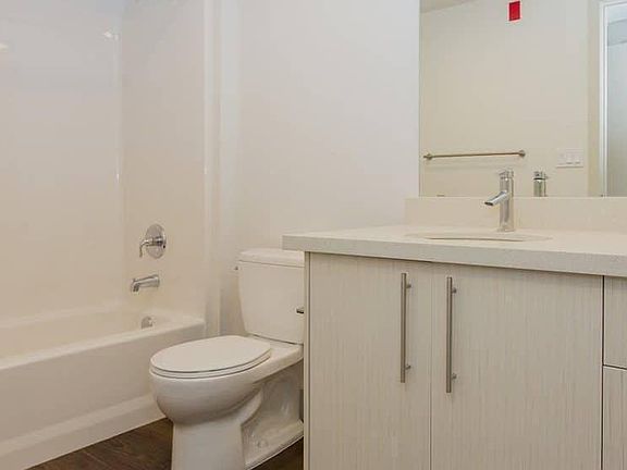 5th image of 606 Burwell St APT 306