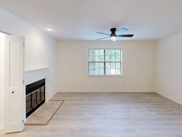 Azalea - R Living Room