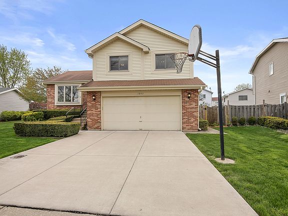 4th image of 1043 E Meadow Lake Dr