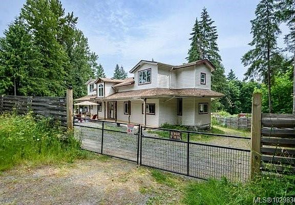 3rd image of 2524 Macaulay Rd