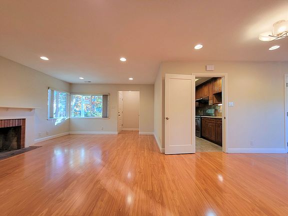 4th image of 4071 2nd St