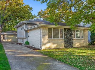 5560 W 96th St, Oak Lawn, IL 60453