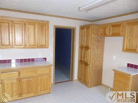 KITCHEN2.JPG