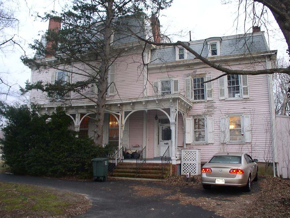 Side entrance w/ porch