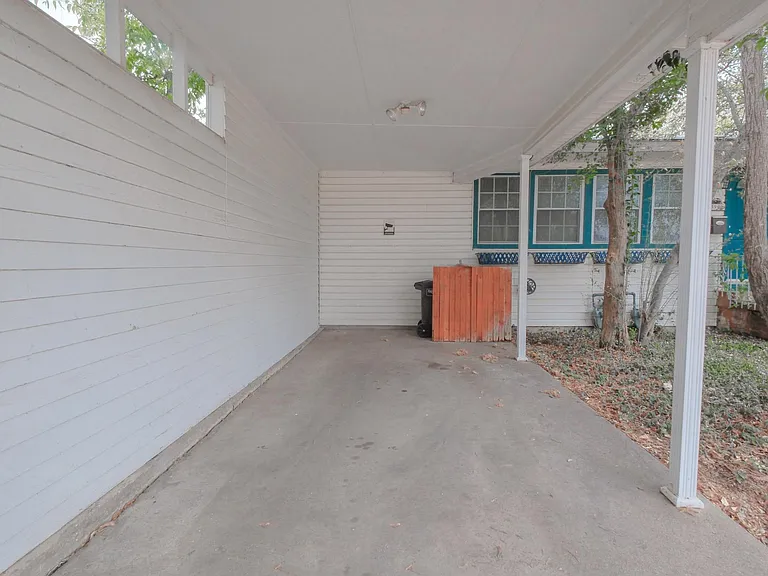 3902 Dexter Ave — Photo 4
