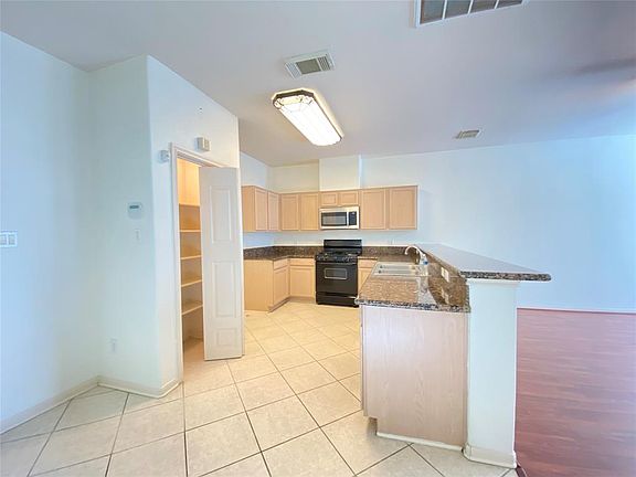 5th image of 2210 Naomi Street