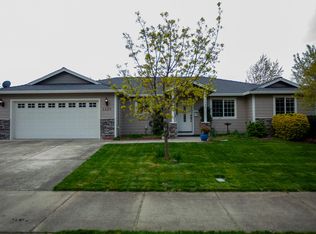 1604 Medart Ln, Grants Pass, OR 97527