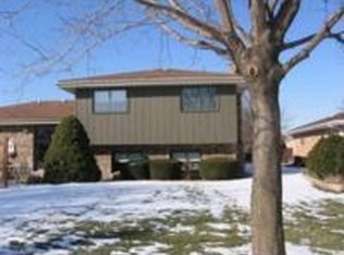 18439 Olde Farm Rd, Lansing, IL 60438