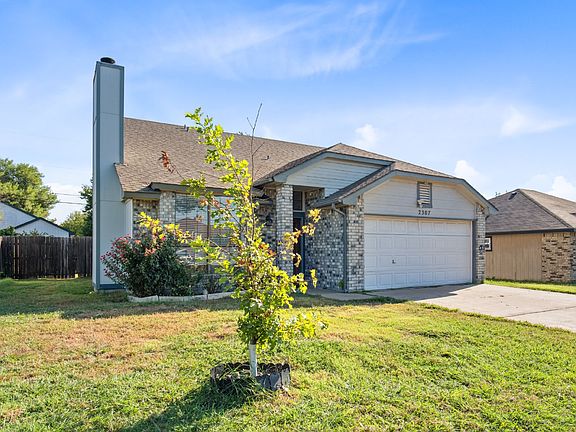 3rd image of 2307 Woodlands Dr