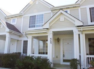 669 Lincoln Station Dr, Oswego, IL 60543