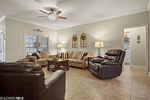 4 bed, 1725 sqft, $2,175 — Photo 3