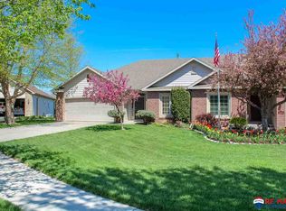 6151 Old Farm Ct, Lincoln, NE 68512