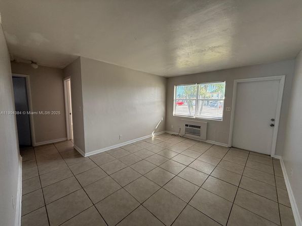 520 W Blue Heron Blvd APT 1
