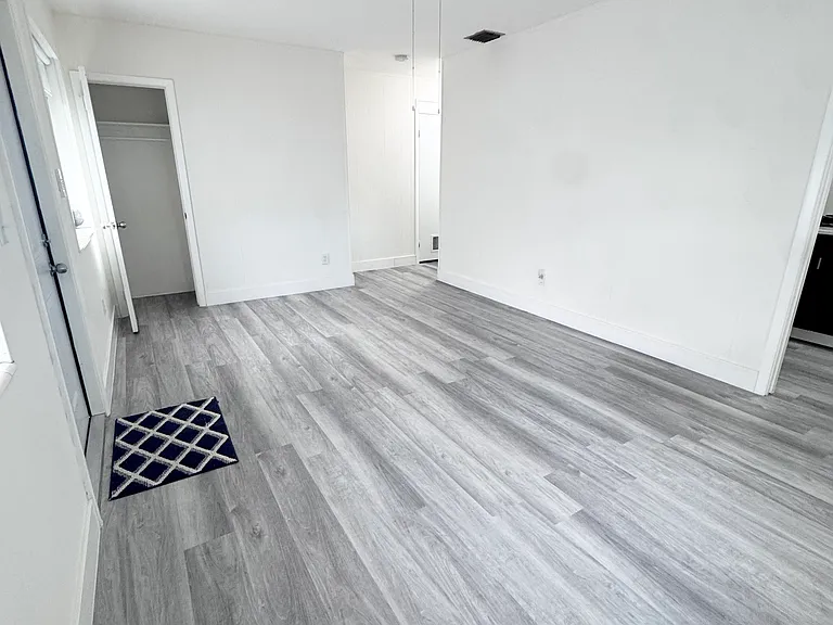 1030 Superior St #2 — Photo 2