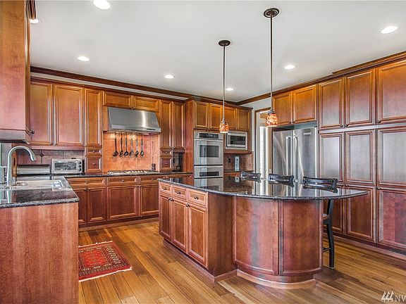 5th image of 1657 28th Ave NE