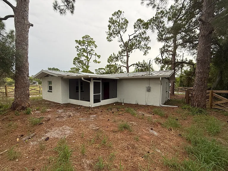 112 Watters Dr — Photo 2