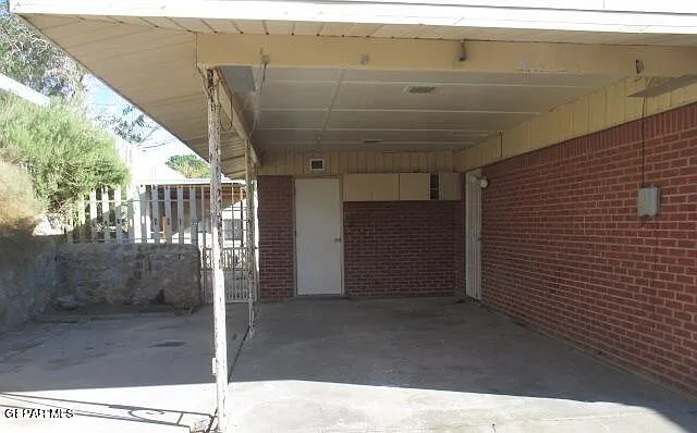 3411 Garnet Dr — Photo 2