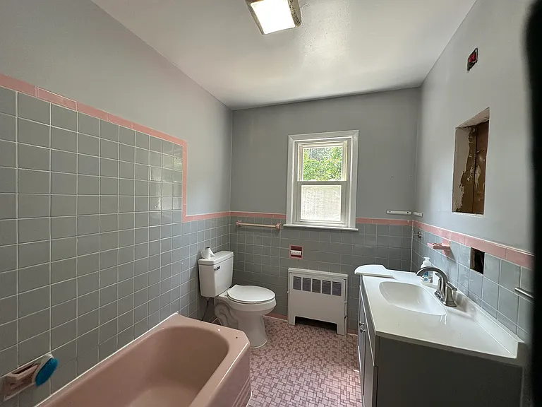 234 Crombie St — Photo 12