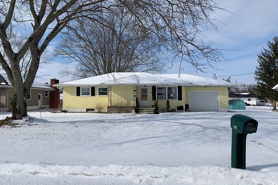 1st image of 686 Crescent Way