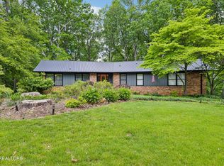 1078 W Outer Dr, Oak Ridge, TN 37830