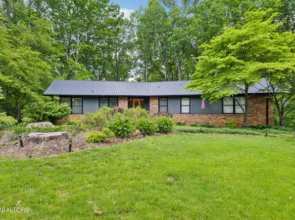 1078 W Outer Dr, Oak Ridge, TN 37830