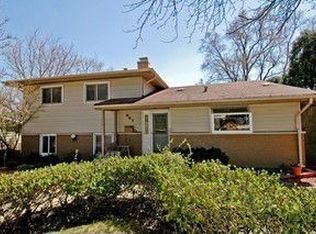 827 Skyline Dr, Barrington, IL 60010