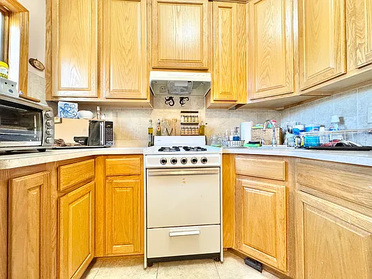 Rented by SERHANT. | media 18