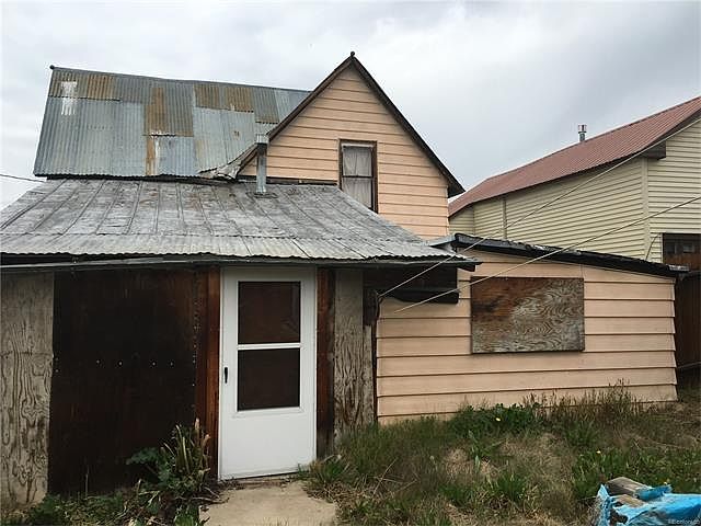 2nd image of 114 Oak St