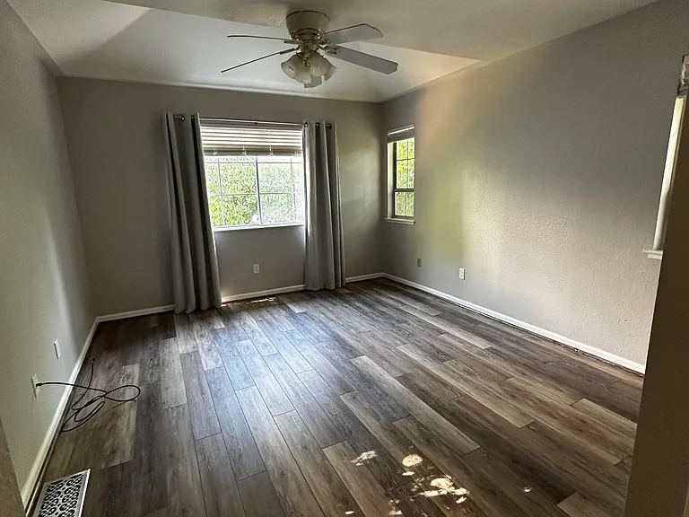 301 Warmcastle Ct — Photo 28