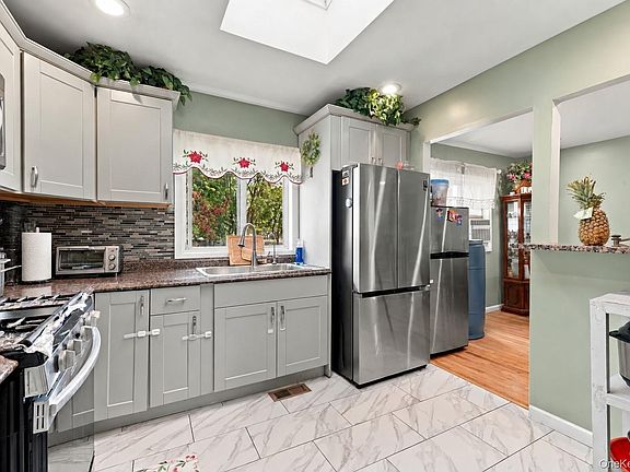 3rd image of 266 Riddle Street