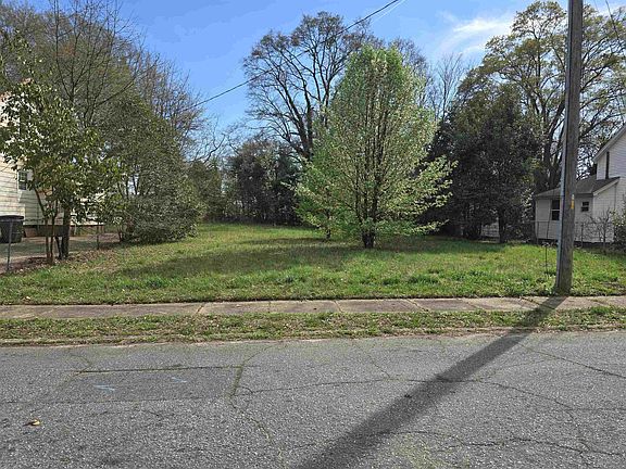 3rd image of 304 Elm St