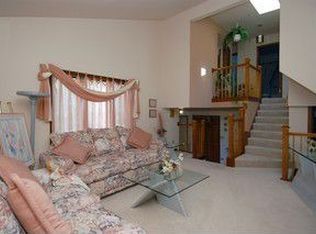 921 Glen Oak Dr, Dundee, IL 60118