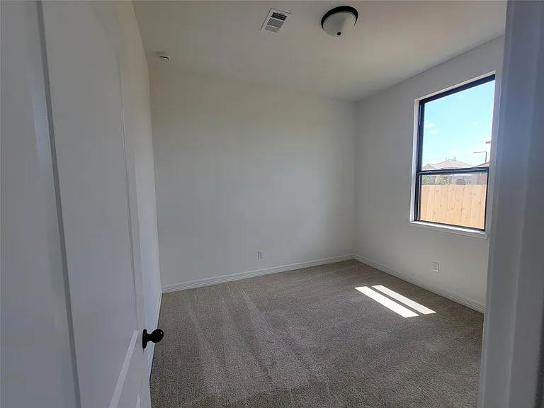 21651 Foxes Trove Trl — Photo 11