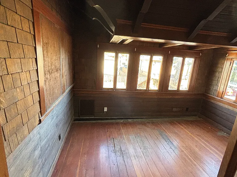 2618 Kenwood Ave — Photo 7