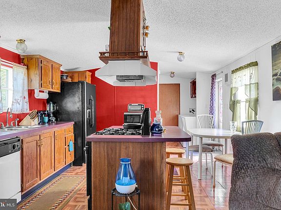 3rd image of 356 Maple St
