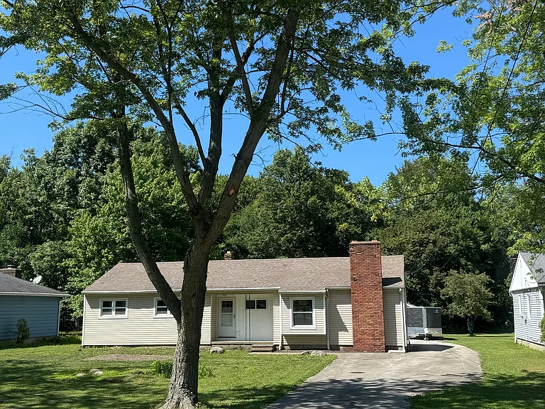 5979 Woodside Rd — Photo 1