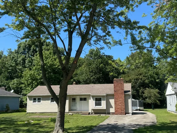 5979 Woodside Rd, Highland Heights, OH 44143