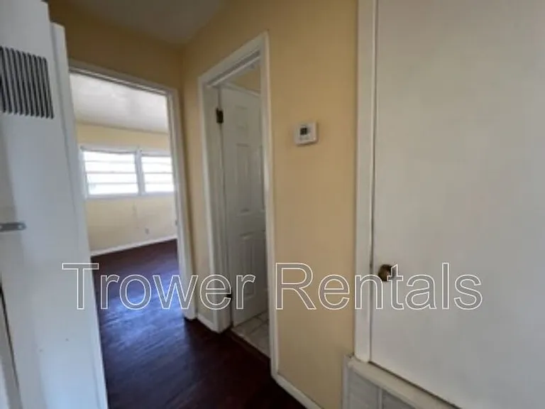 2406 Cambridge St — Photo 14