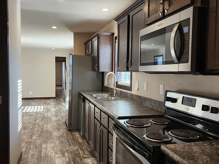 15 Grand Ave S #6 — Photo 4